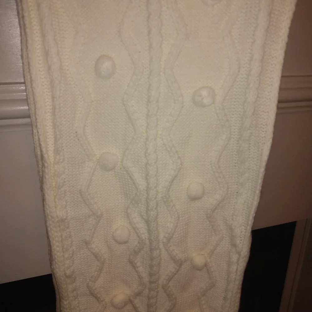 New York & Company  Cream chunky knit scarf